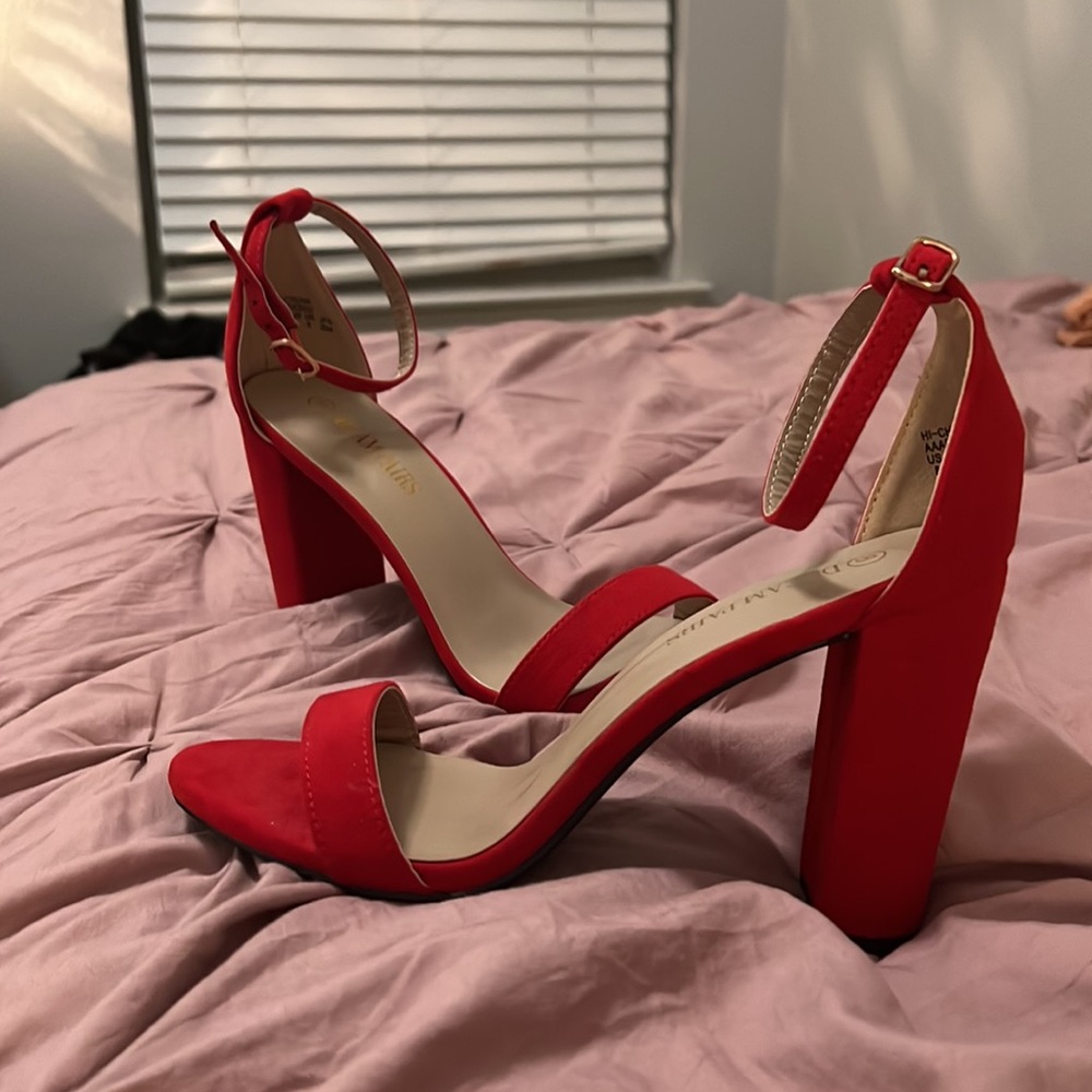 Red heels - Picture 2 of 6